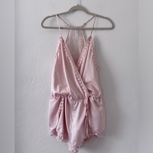 Flora Nikrooz Millie Romper crossover adjustable straps embroidered eyelet trim - Picture 4 of 15